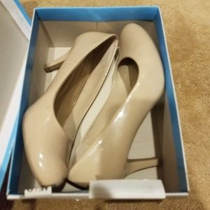 Predictions comfort plus pumps in nude tan patent